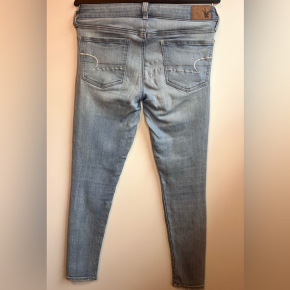 American Eagle Outfitters Women's Light Blue Jeans size 2 (f) - Picture 3 of 6